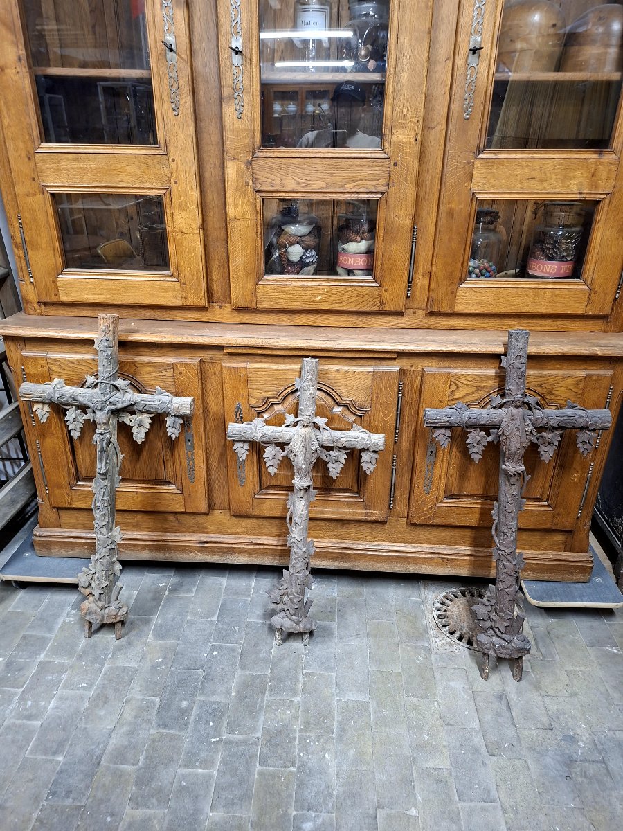 Grande croix en fonte représentant une Vierge d'époque 19éme richement décorée -photo-6
