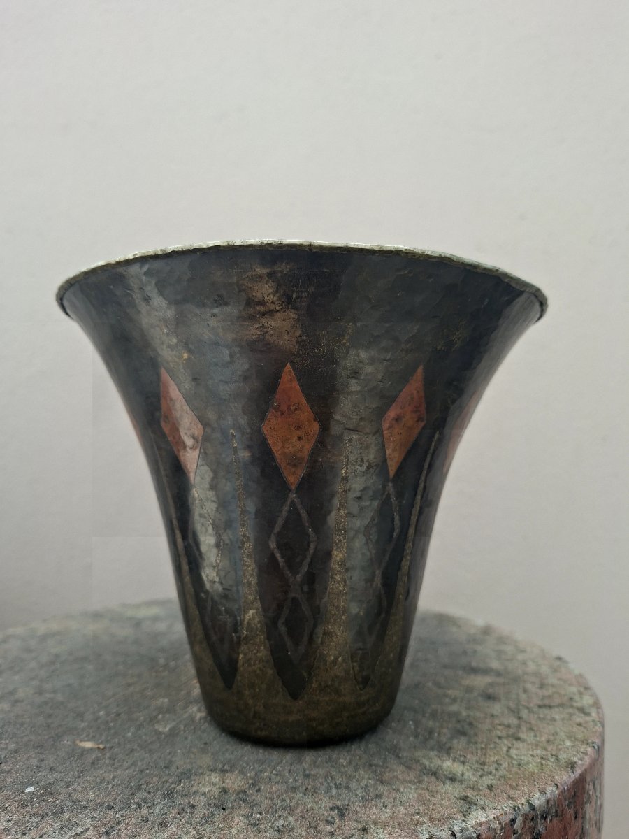 Claudius Linossier Rare Vase en cuivre martelé en Dinanterie d'époque Art déco signé 