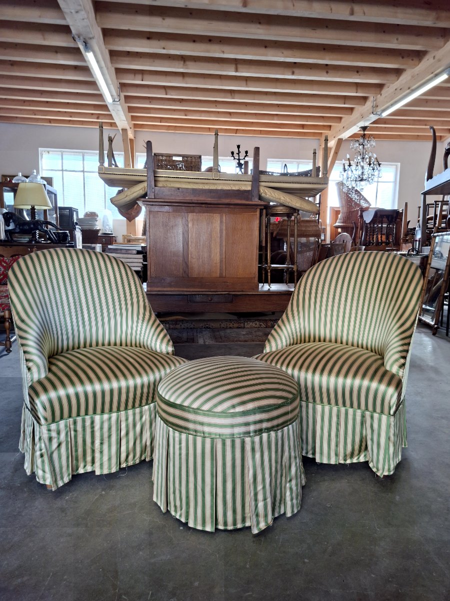 Ensemble Paire de fauteuils crapauds et pouf ancien 1930s