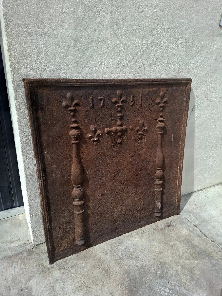 Richly Decorated 18th-century Cast-iron Fireplace Mantelpiece -photo-2