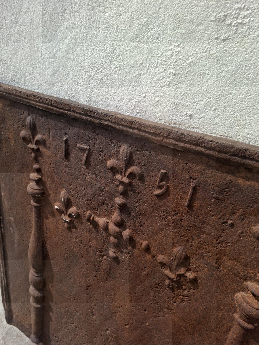Richly Decorated 18th-century Cast-iron Fireplace Mantelpiece -photo-3