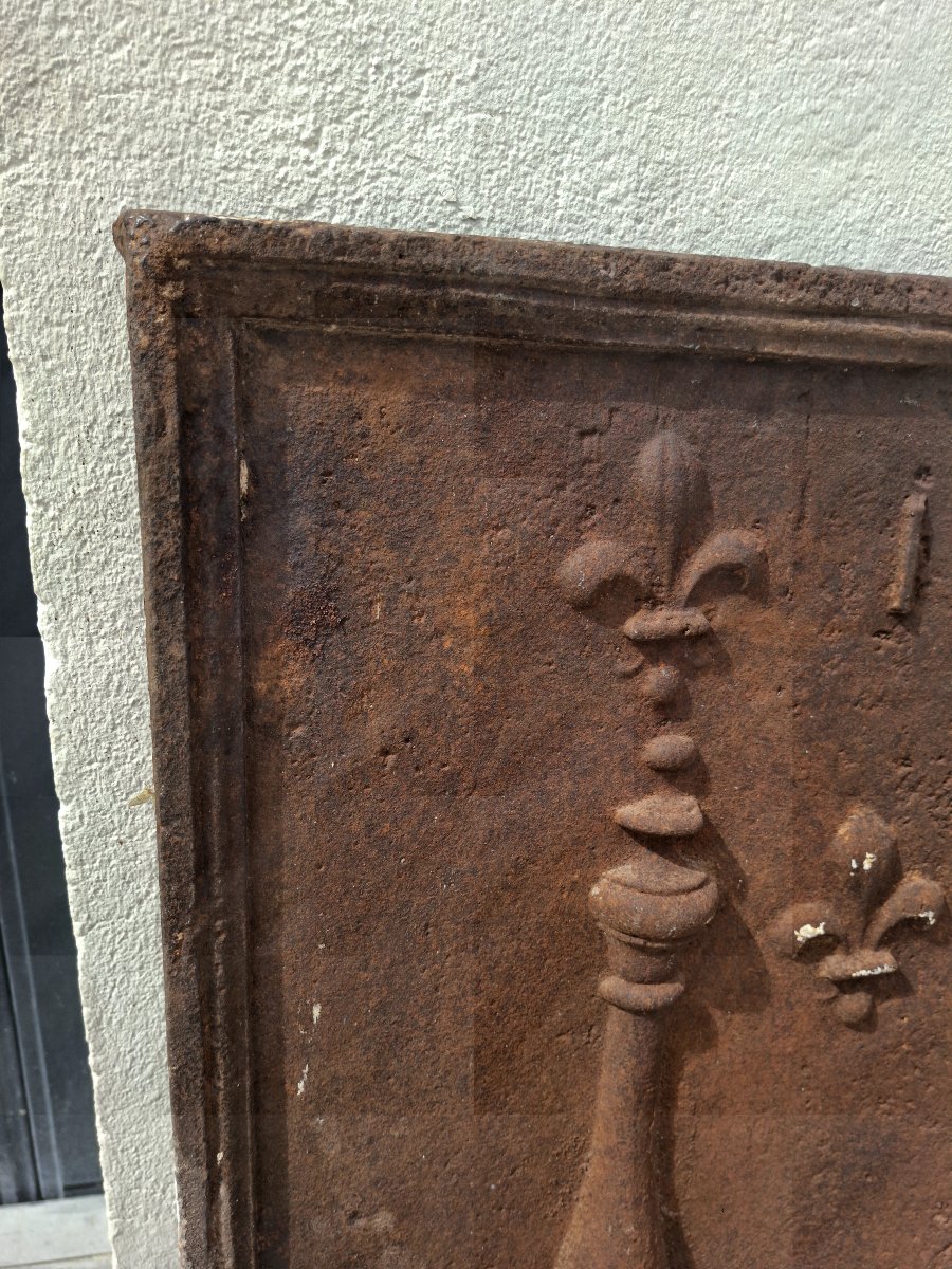 Richly Decorated 18th-century Cast-iron Fireplace Mantelpiece -photo-4