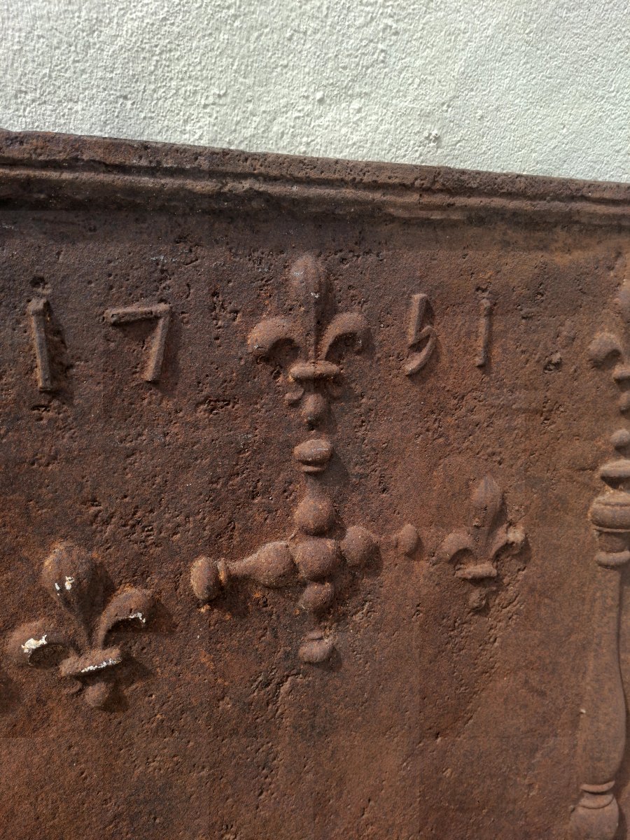 Richly Decorated 18th-century Cast-iron Fireplace Mantelpiece -photo-3