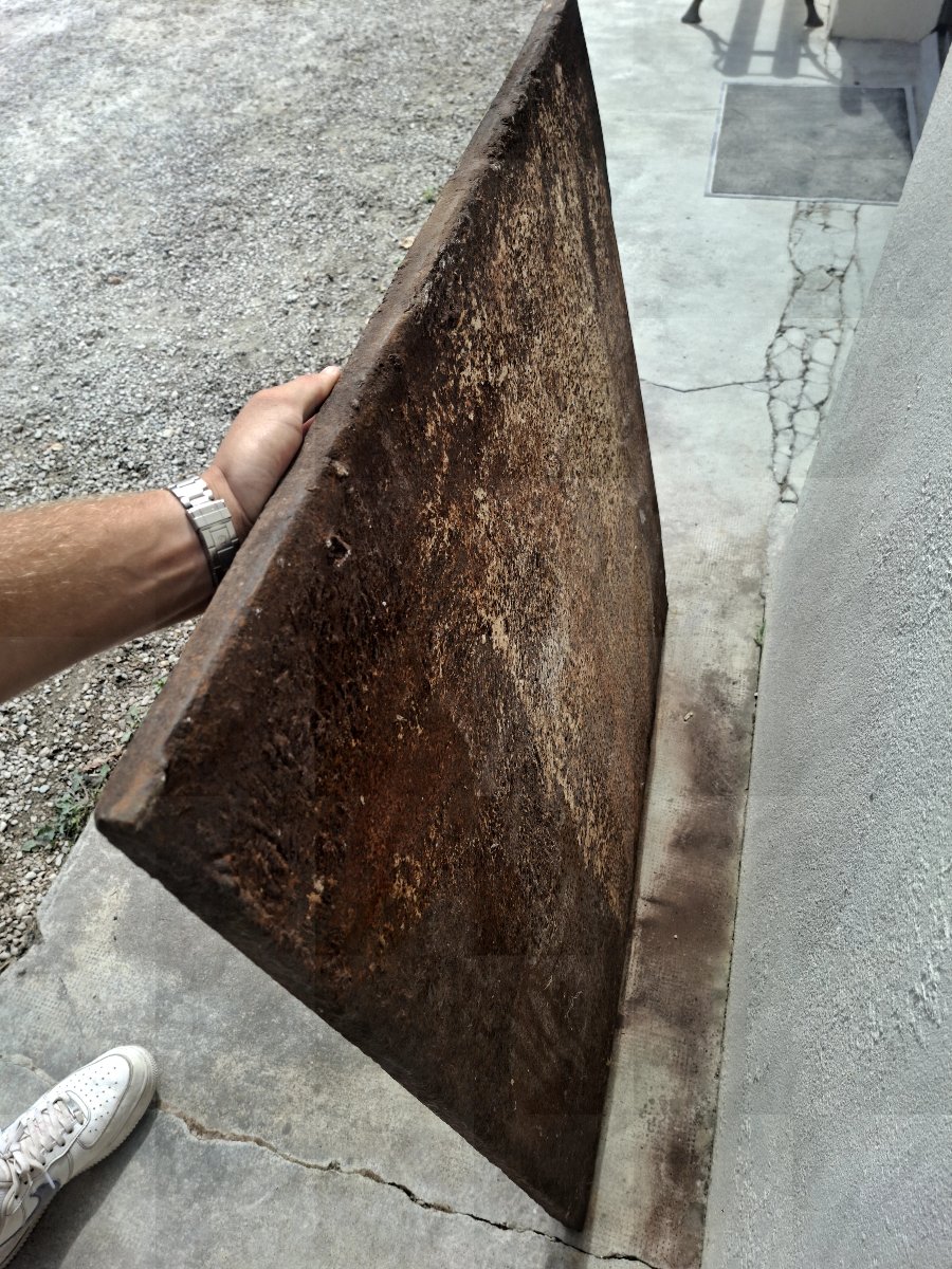 Richly Decorated 18th-century Cast-iron Fireplace Mantelpiece -photo-4