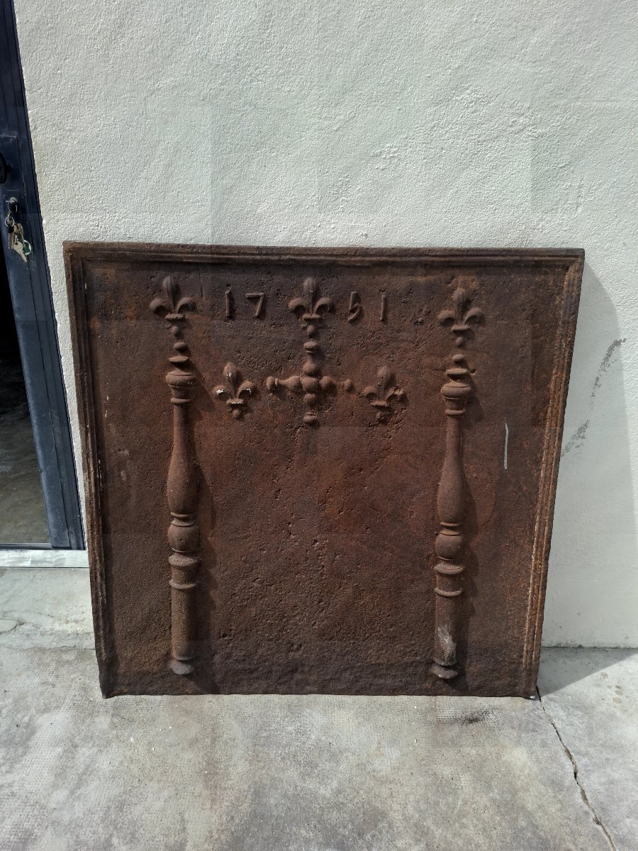 Richly Decorated 18th-century Cast-iron Fireplace Mantelpiece 