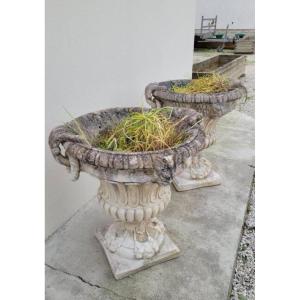 Paire De Vases Jardinières Décorées De Visages En Pierre Reconstituée 