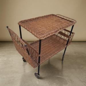 Chariot de bar à roulettes par Raoul Guys en rotin en métal 1950s
