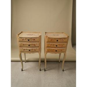 Pair Of Venetian-style Louis XV Nightstands With A Patina Finish And Floral Motifs