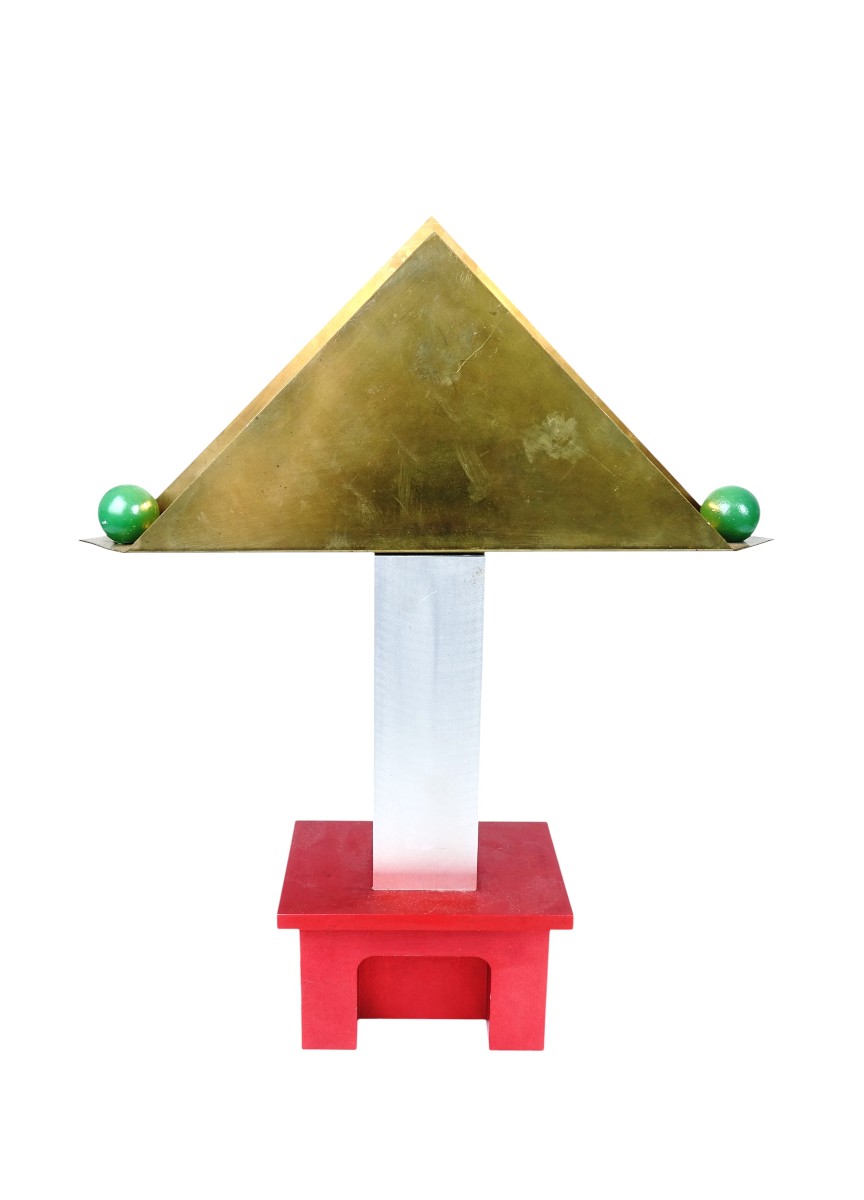 Lampe de forme architecturale par un suiveur de l'Ecole de MEMPHIS