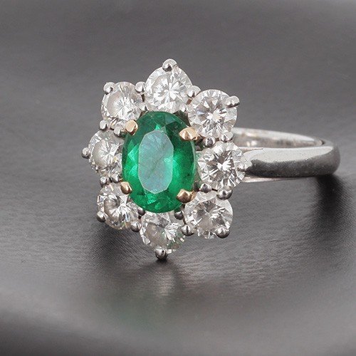 Daisy Ring In Platinum Presenting An Emerald From Zambia And Diamonds-photo-2