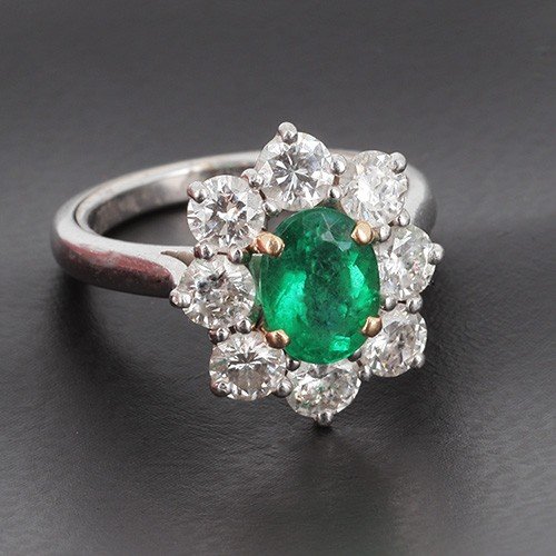 Daisy Ring In Platinum Presenting An Emerald From Zambia And Diamonds