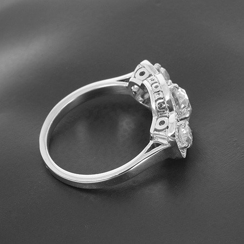 Trilogy Ring In 750‰ White Gold 1.10 Ct Cushion Cut Diamond Enhanced With Diamonds-b10412-photo-2