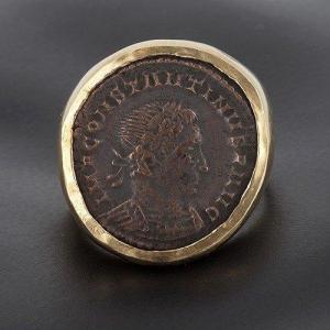 Signet Ring In 750‰ Yellow Gold Supporting A Byzantine Coin Of Emperor Constantine The Great
