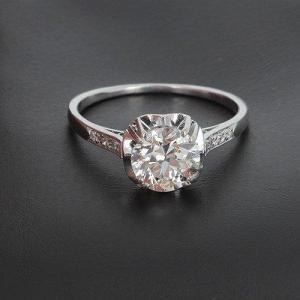 Platinum Solitaire Featuring A Half-size Diamond Of Approximately 1.35 Ct And 6 Diamonds - B10357