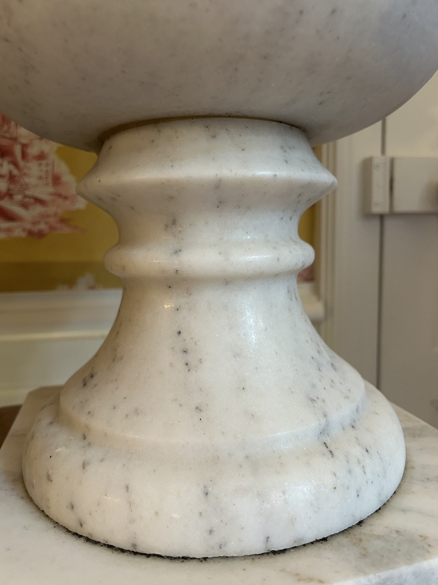 Pair Of Large Medici Vases In Carrara Marble, Late 18th And Early 19th Century -photo-3