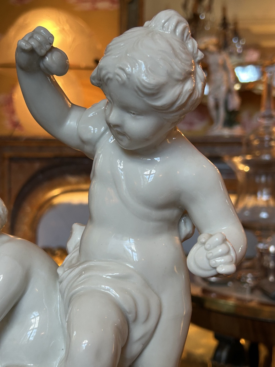 Groupe « Les enfants musiciens » porcelaine de Capo di Monte , époque XIXe signé.-photo-4