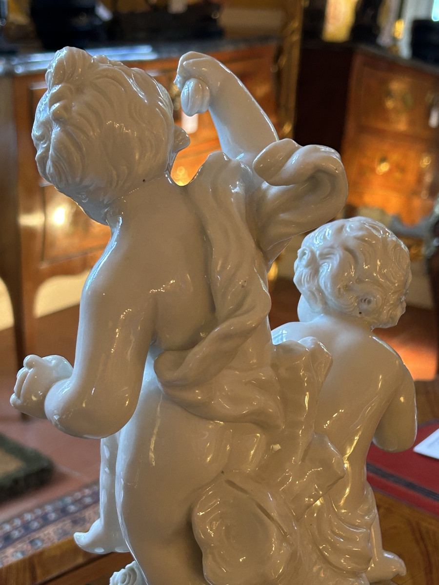 Groupe « Les enfants musiciens » porcelaine de Capo di Monte , époque XIXe signé.-photo-4