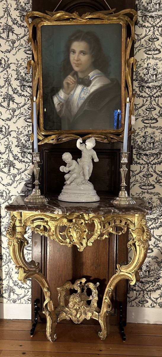 Console d’applique en bois doré sculpté « aux grenades »d’époque Louis XV