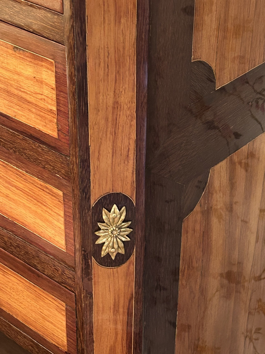 Grand chiffonnier colonnaire en marqueterie d’époque Louis XVI-photo-2