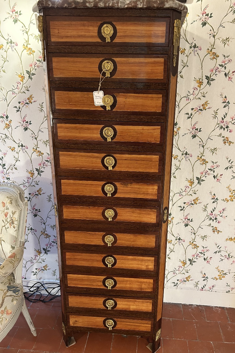 Grand chiffonnier colonnaire en marqueterie d’époque Louis XVI