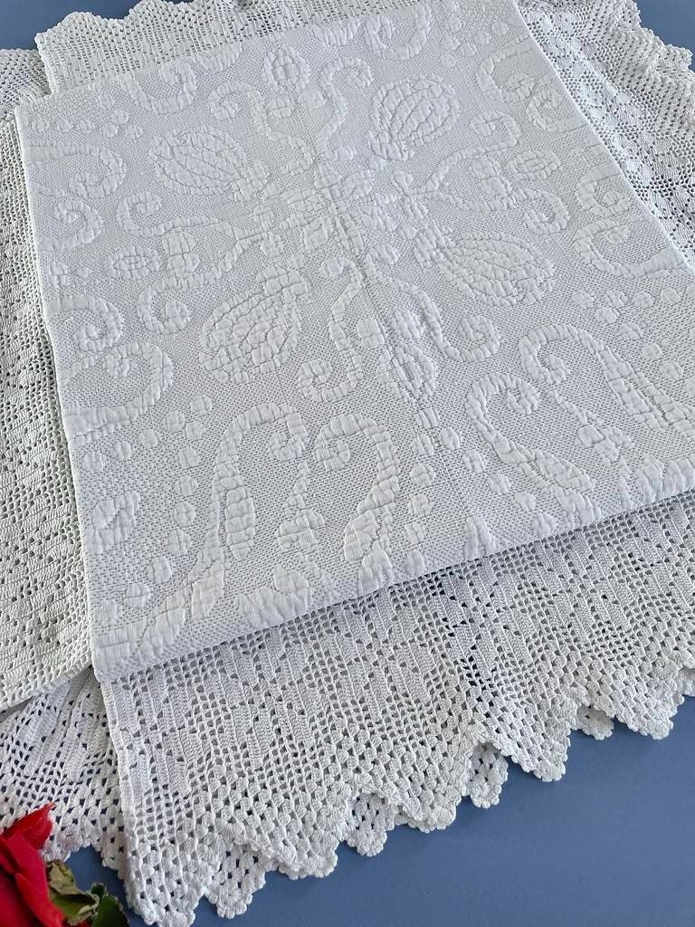 Cotton Piqué Quilt - Provençal Blanket With Lily And Acanthus Decor - Late 19th Century-photo-2
