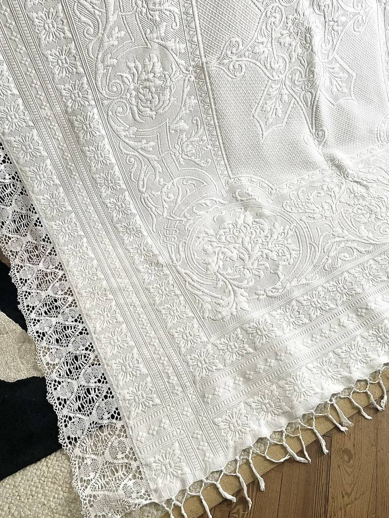 Provençal Quilted Blanket - Floral Decor, Friezes And Lace From Puy-en-velay - 19th Century-photo-2