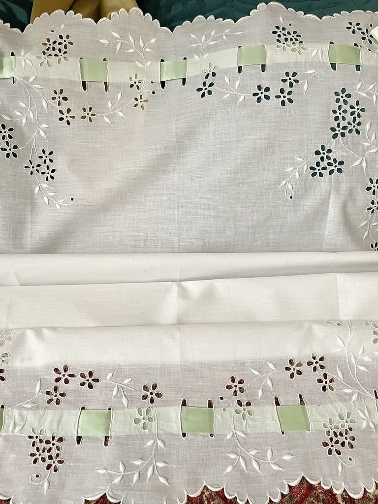 Antique Cradle Cover - Scalloped Edges, Water Green Ribbon, Fine Embroidery - 20th Century-photo-3