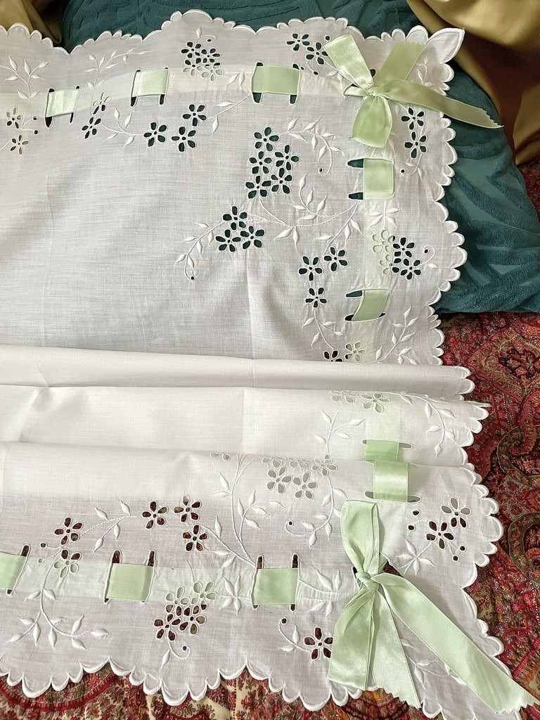 Antique Cradle Cover - Scalloped Edges, Water Green Ribbon, Fine Embroidery - 20th Century-photo-5