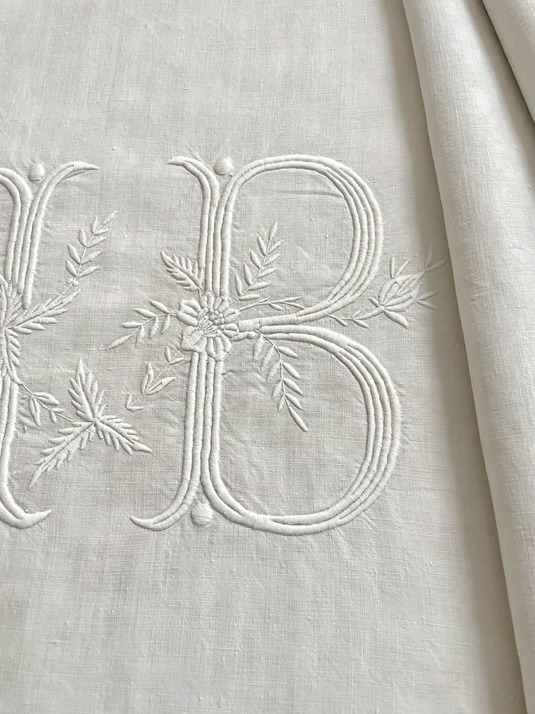 Drap Ancien en Lin - Grand Chiffre M-B et Broderie Blanche Fleurie - Pièce de Trousseau XIXème-photo-3