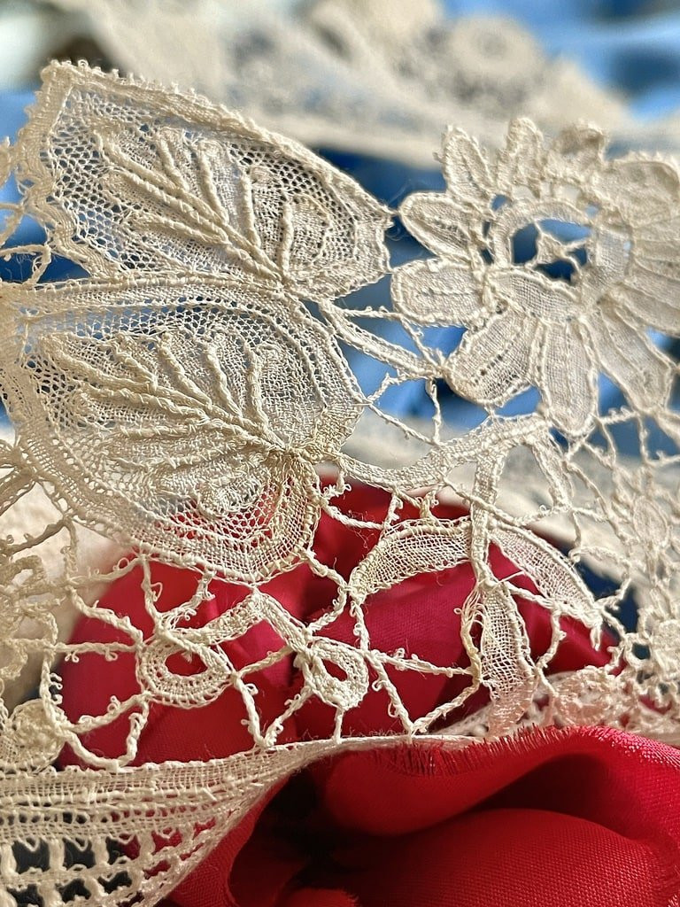 Bordure en dentelle de Bruxelles à relief - Fabrication aux fuseaux - Couleur crème - Fin XIXe-photo-4