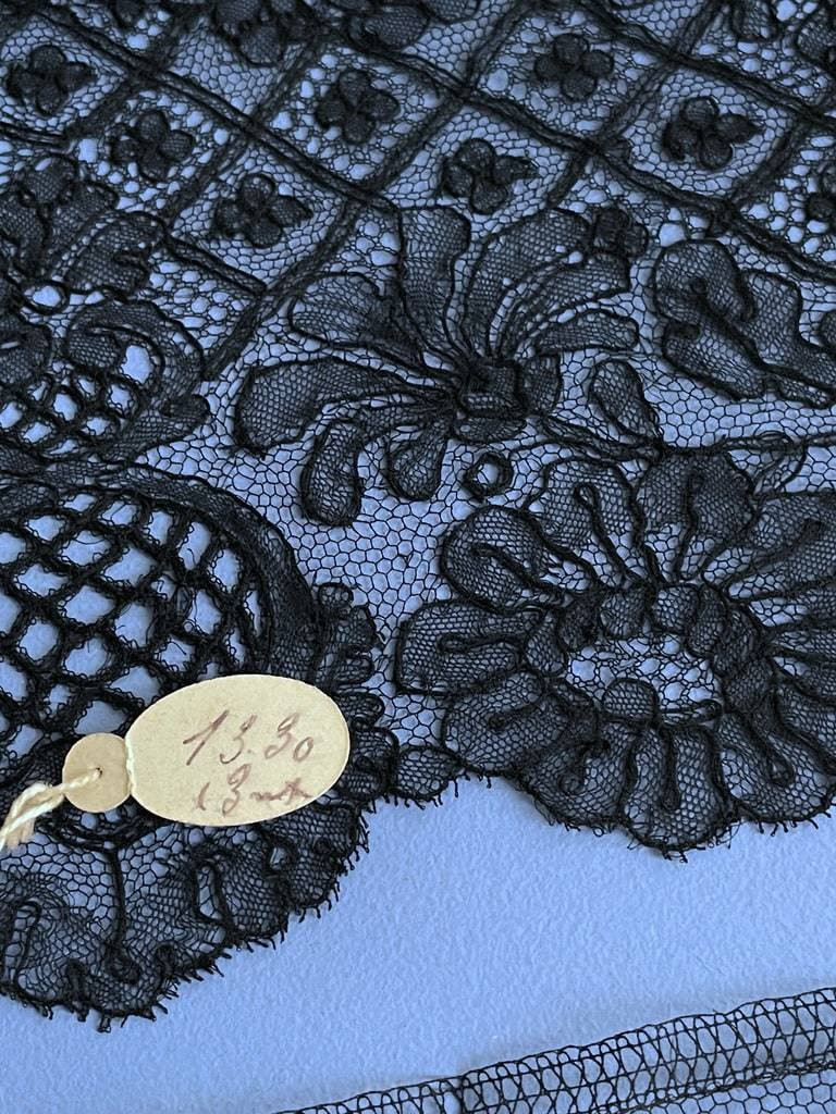 Large Length Of Chantilly Lace For A Crinoline - Black Silk Thread - 720 Cm - Late 19th Century-photo-1