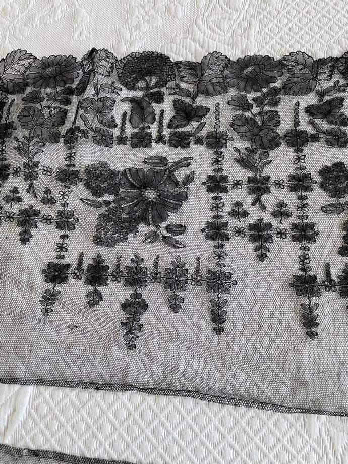 Chantilly Lace In Black Silk Thread - For The Lining Of A Round Dress Or Crinoline - Late 19th Century-photo-2