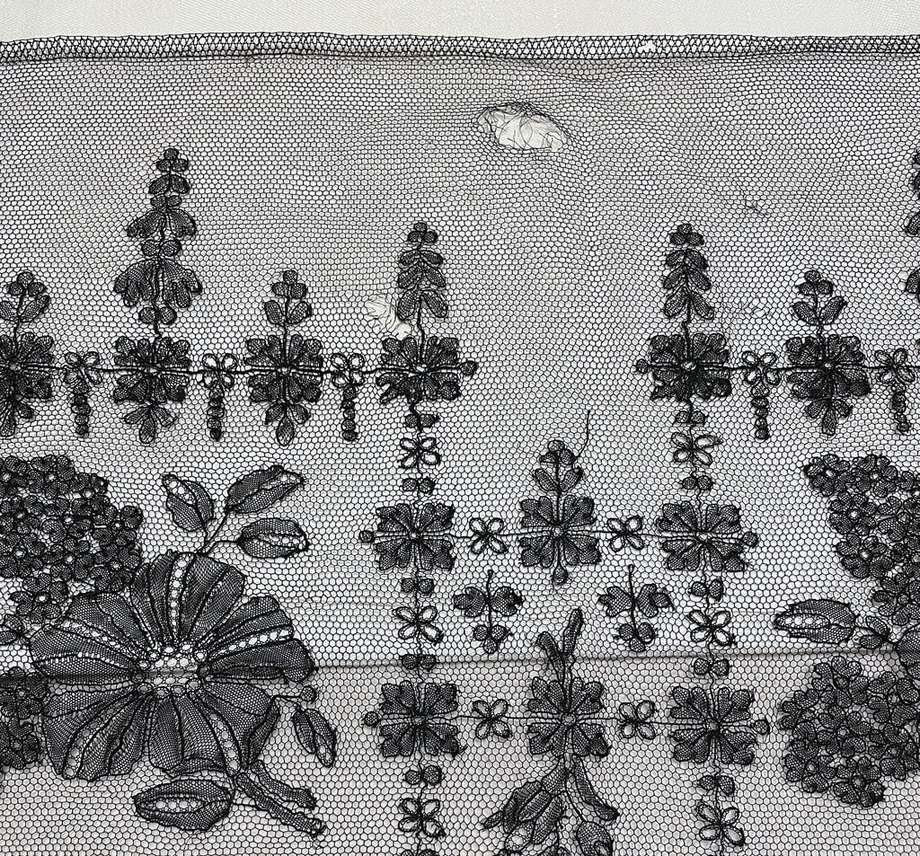 Chantilly Lace In Black Silk Thread - For The Lining Of A Round Dress Or Crinoline - Late 19th Century-photo-3