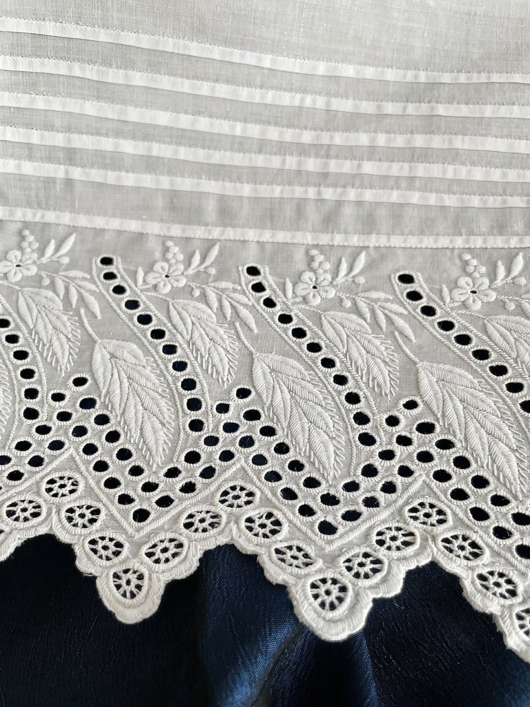 Long Petticoat Flounce - Scalloped Edge - Hand-embroidered Wheat Ears - Percale - Antique Linen-photo-3