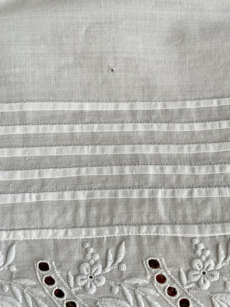 Long Petticoat Flounce - Scalloped Edge - Hand-embroidered Wheat Ears - Percale - Antique Linen-photo-4
