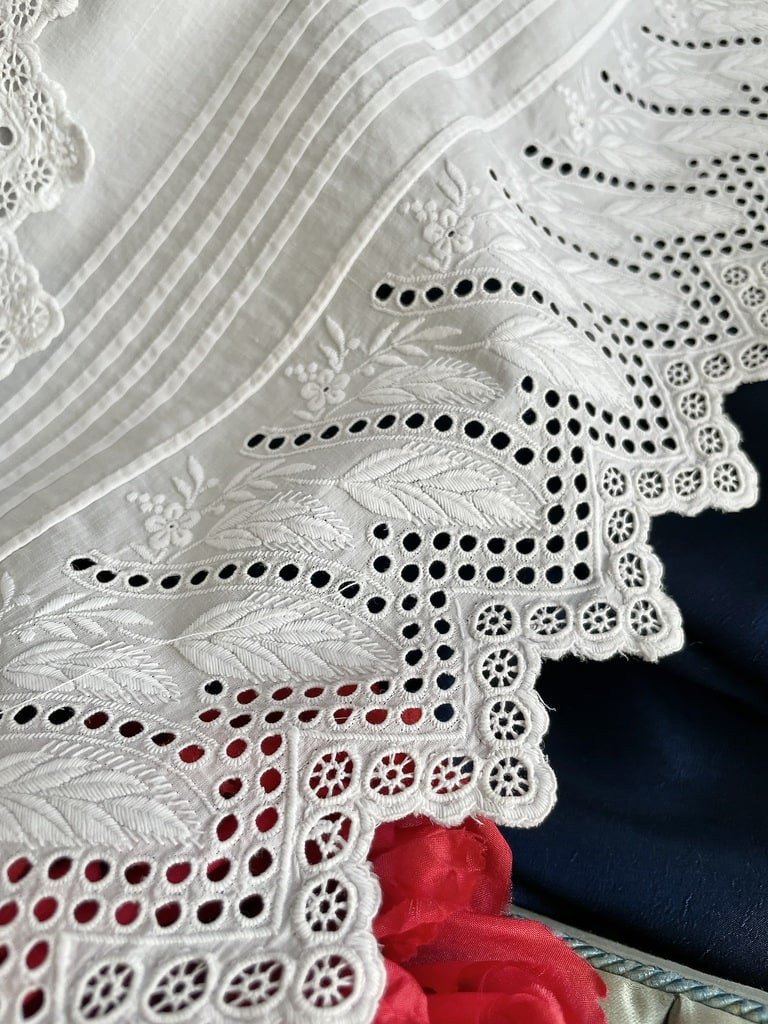 Long Petticoat Flounce - Scalloped Edge - Hand-embroidered Wheat Ears - Percale - Antique Linen-photo-3