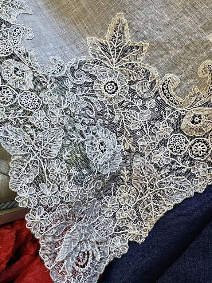 Antique Wedding Handkerchief - Needlepoint - Brussels Lace - Antique Linen-photo-1