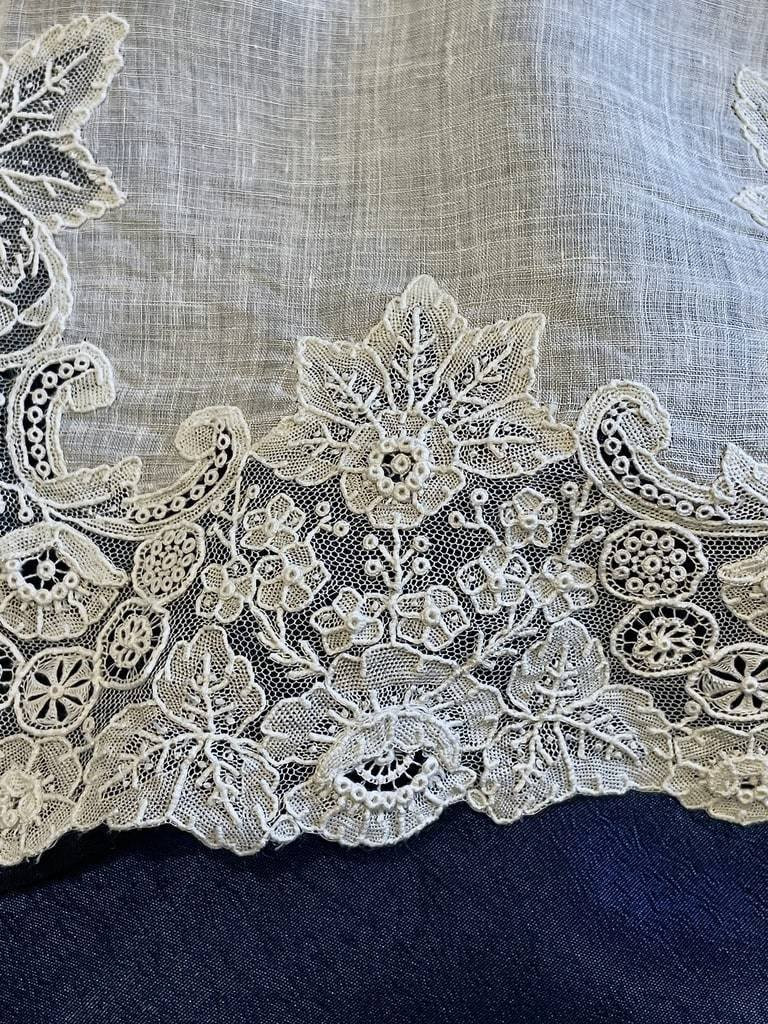 Antique Wedding Handkerchief - Needlepoint - Brussels Lace - Antique Linen-photo-3