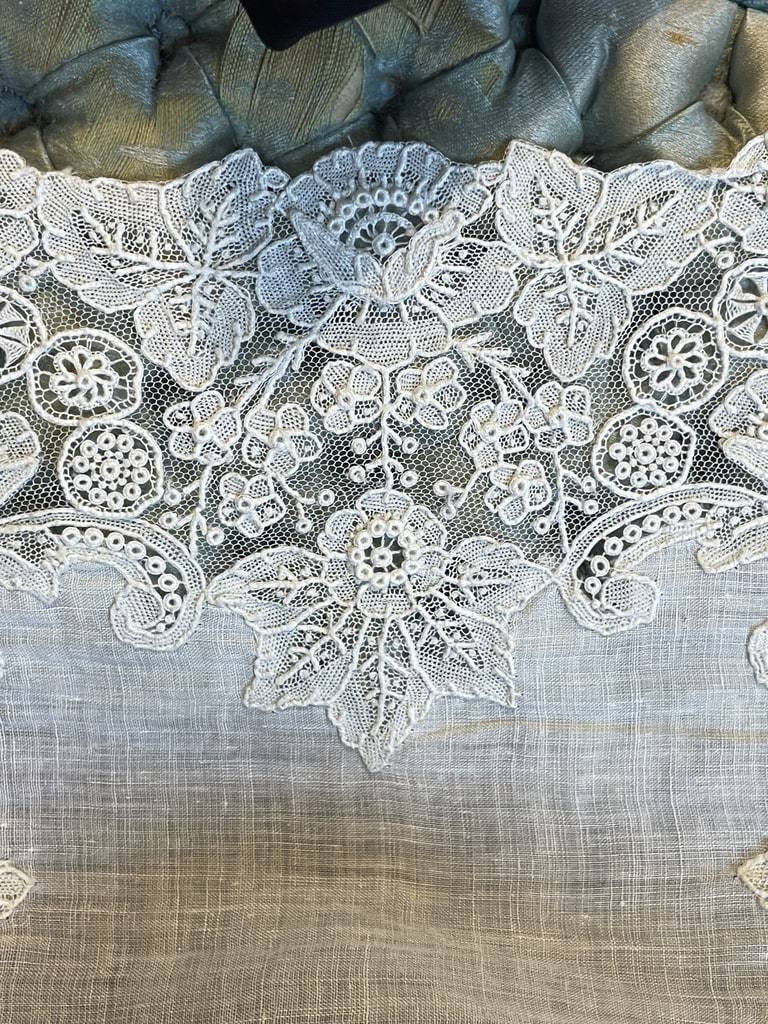 Antique Wedding Handkerchief - Needlepoint - Brussels Lace - Antique Linen-photo-4