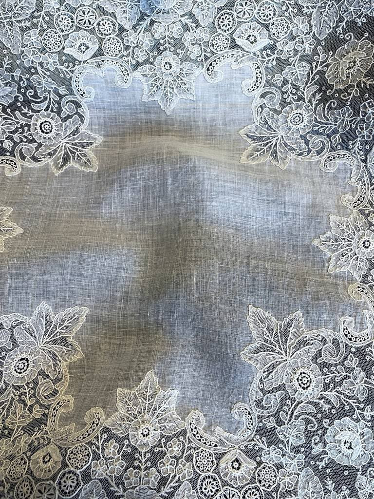 Antique Wedding Handkerchief - Needlepoint - Brussels Lace - Antique Linen-photo-6