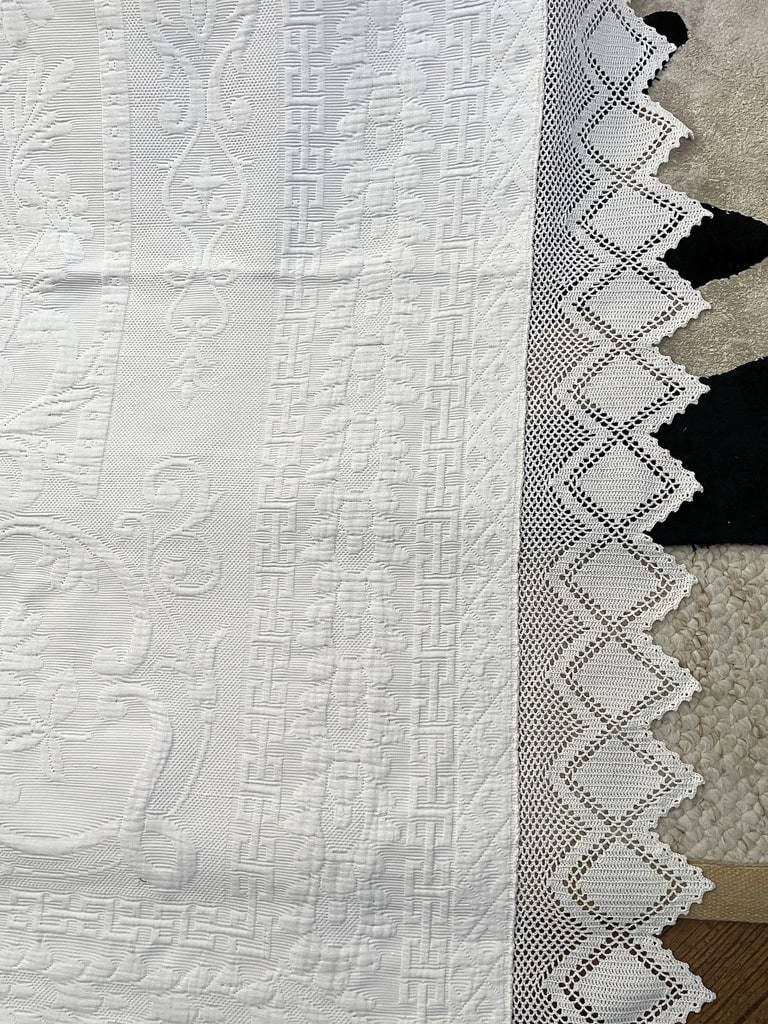 Provençal-style Quilted White Cotton Piqué Bedspread - Antique Linen -photo-5