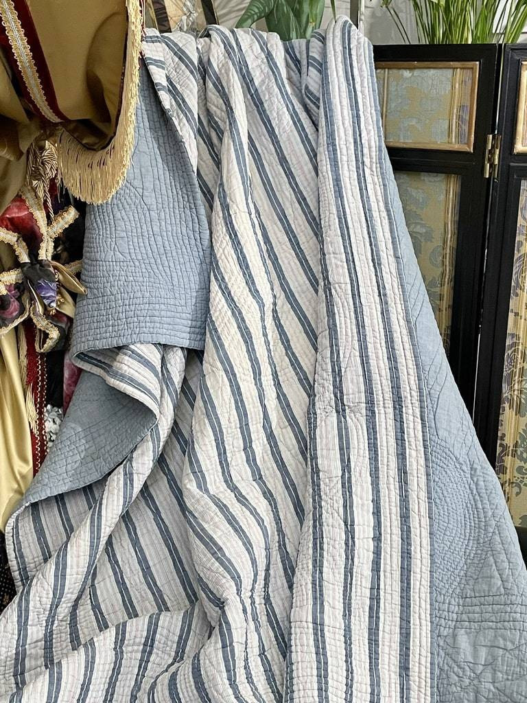 Marseille Quilted Blanket - Double-sided In Striped Cotton And Plain Blue - Antique Linen