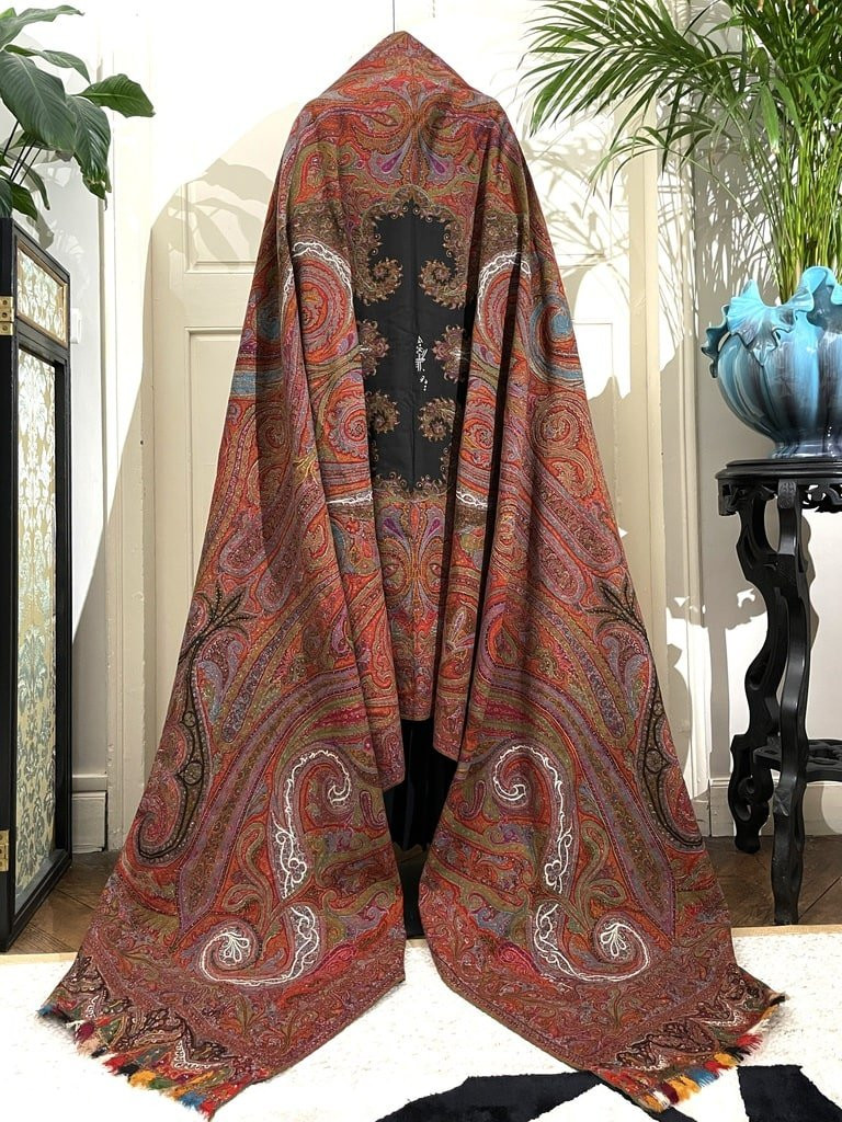 Châle long avec coffret - Signature et marque du châlier - Tissage au lancé découpé - Vers 1860-photo-2