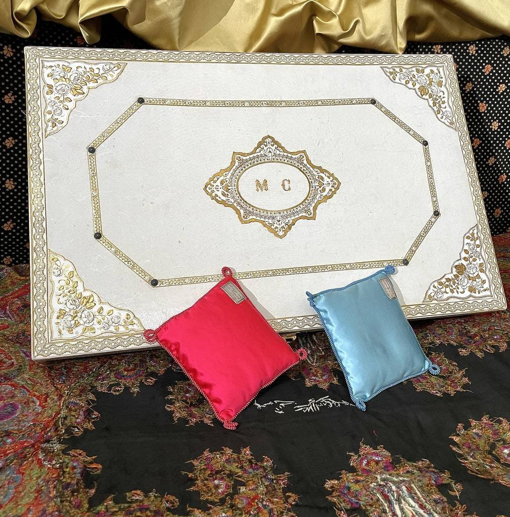 Châle long avec coffret - Signature et marque du châlier - Tissage au lancé découpé - Vers 1860-photo-1