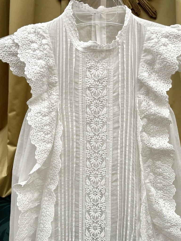 Robe de Baptême en linon finement brodé - Linge ancien pour bébé-photo-2