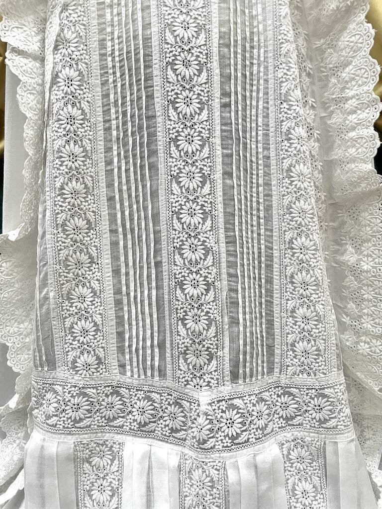Robe de Baptême en linon finement brodé - Linge ancien pour bébé-photo-3