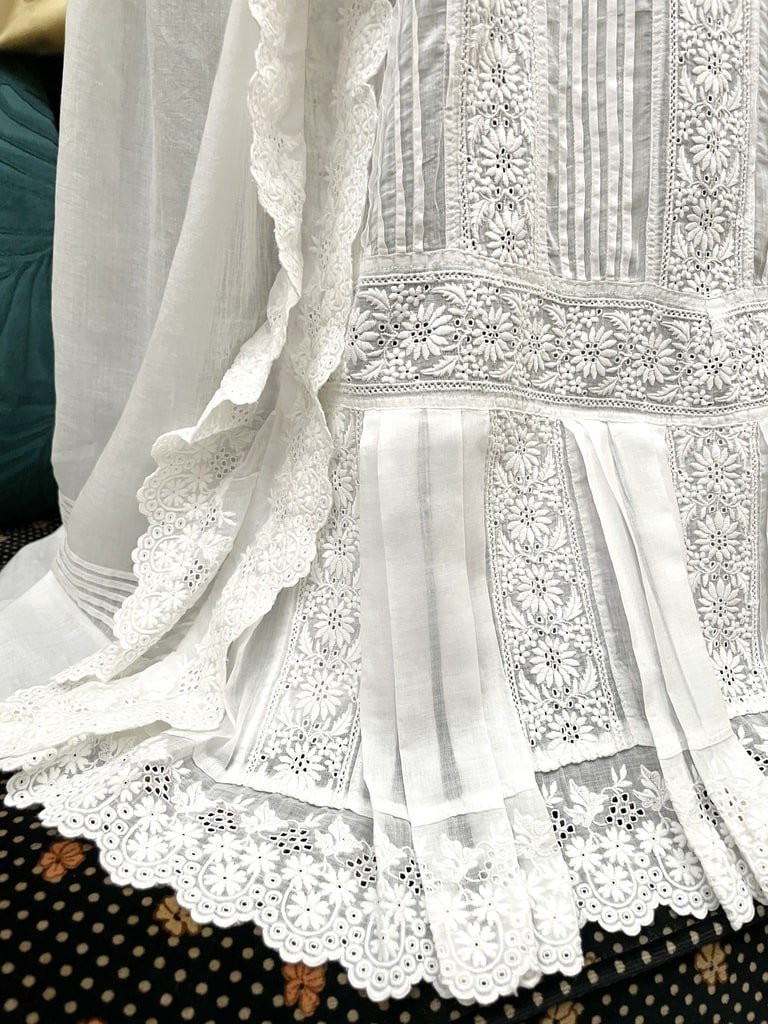 Robe de Baptême en linon finement brodé - Linge ancien pour bébé-photo-2