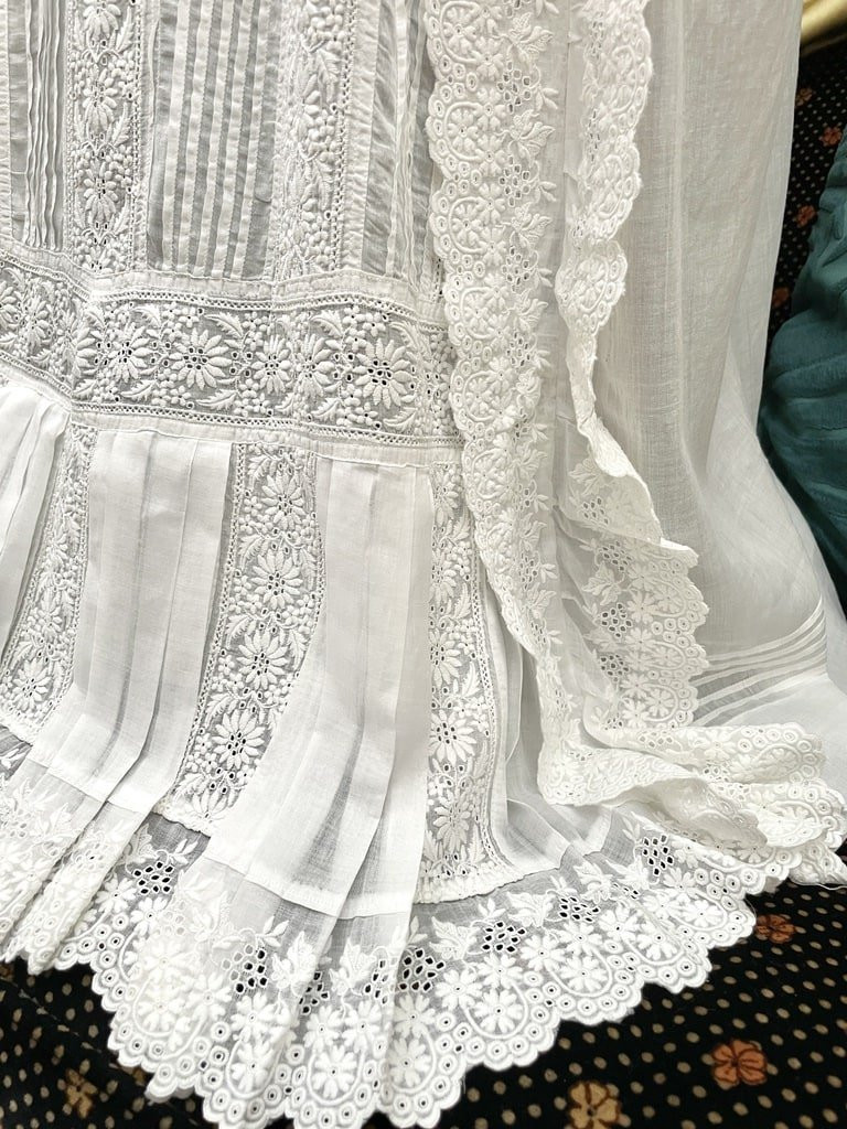 Robe de Baptême en linon finement brodé - Linge ancien pour bébé-photo-3