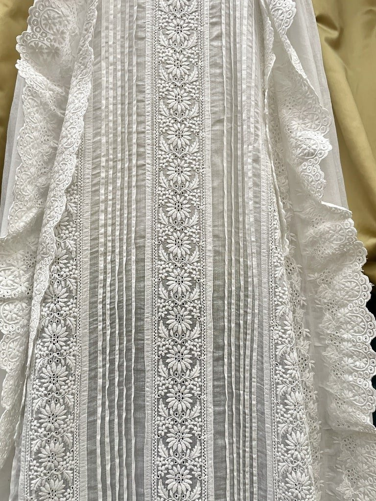 Robe de Baptême en linon finement brodé - Linge ancien pour bébé-photo-5