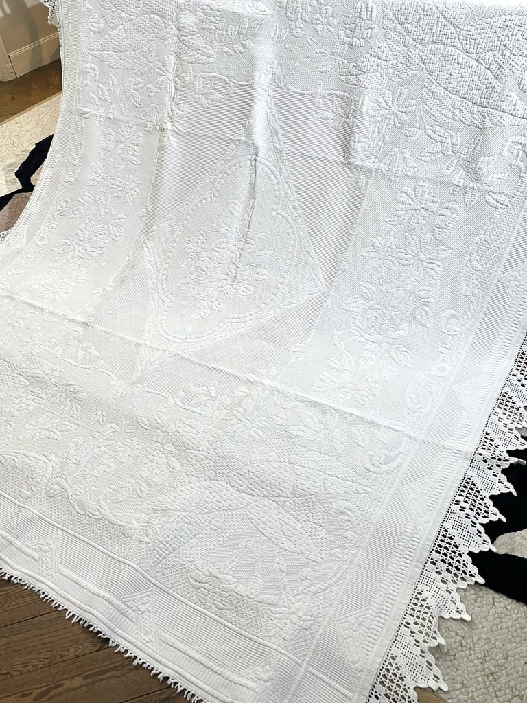Embossed Cotton Piqué Blanket Decorated With Crocheted Lace. No Initials. Antique Linen.-photo-2